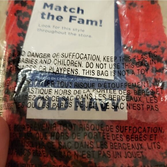 NWT Old Navy cozy crew/red/black thick socks - Picture 2 of 4